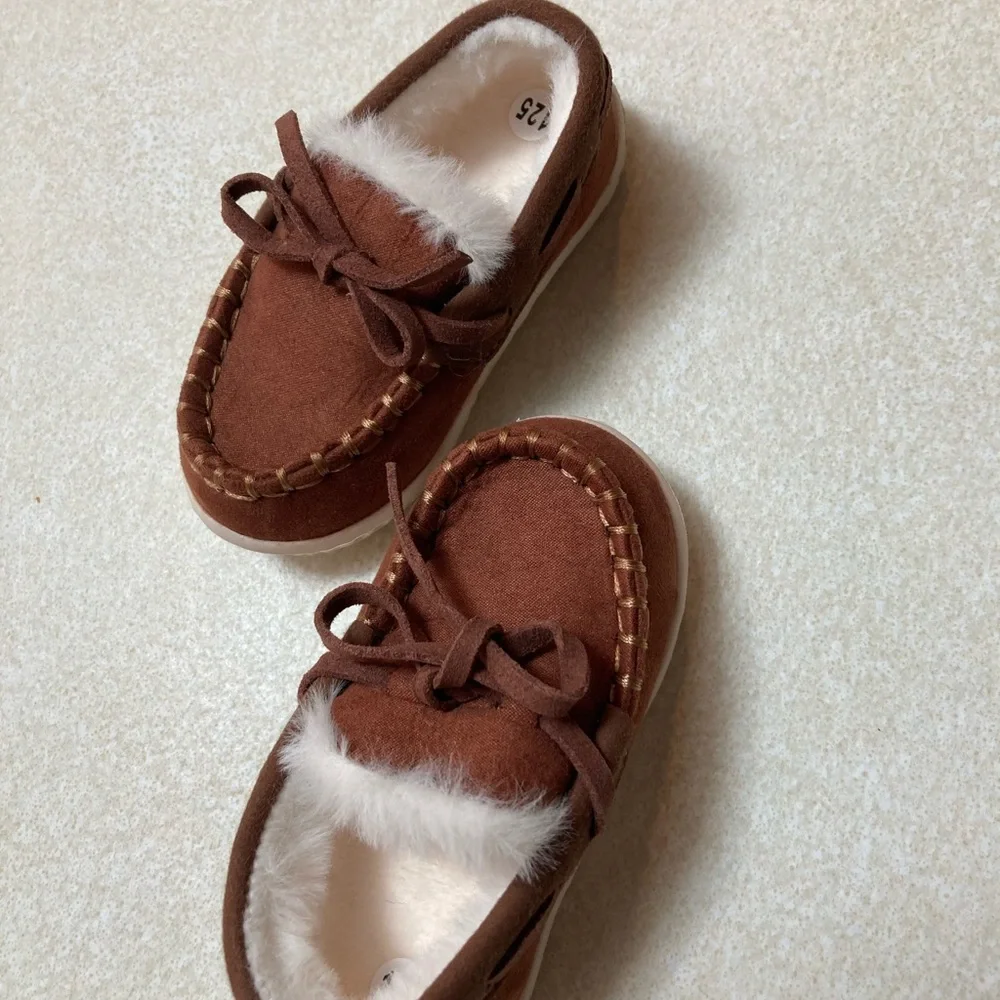 Source Unknown Brown Kids Moccasin Slippers with White Faux Fur